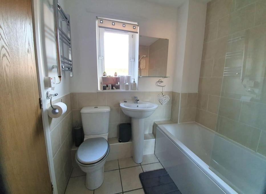 Modern One Bedroom Apt - City Centre & Freeparking Glasgow Kültér fotó