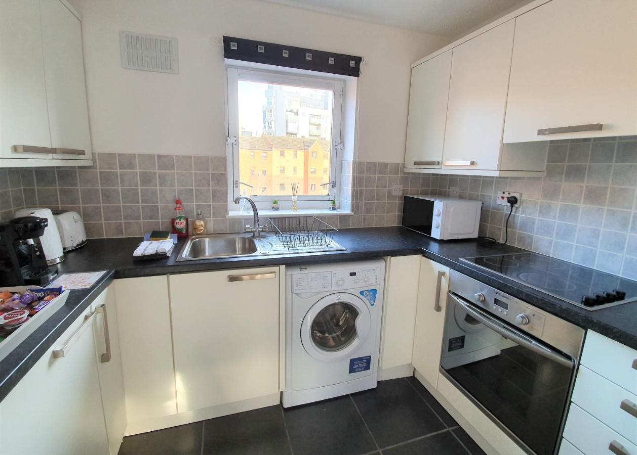 Modern One Bedroom Apt - City Centre & Freeparking Glasgow Kültér fotó